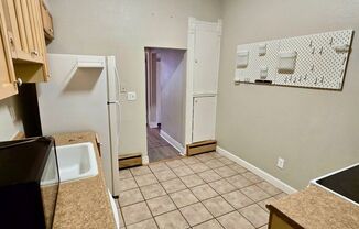 Move-In Special: 50% Off First Month’s Rent | Updated Condo in the Highlands!!