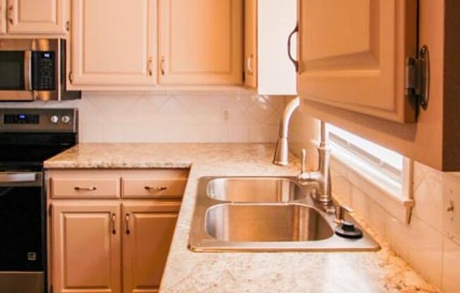 Charming 6 Bed 2 Bath Home Near the Offutt