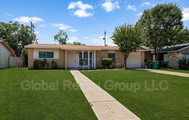 121 ROSEWOOD DR