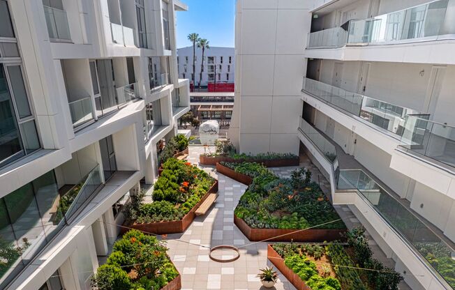 3 beds, 3 baths, 1,158 sqft, $5,595, Unit 505