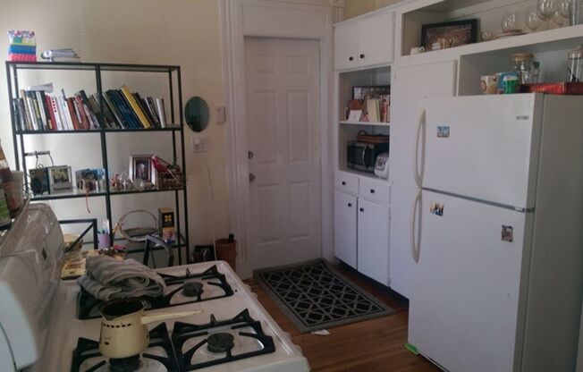 Spacious 1BR Apartment – Steps from Yale & Downtown!