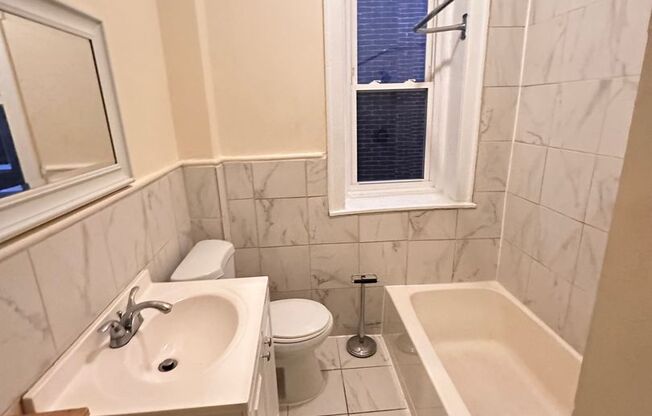 3 beds, 1 bath, $1,375, Unit 4836-3FL