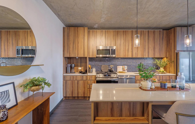 150 N ASHLAND AVE