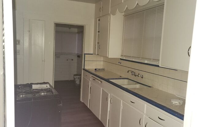 2 beds, 1 bath, $1,625, Unit 1