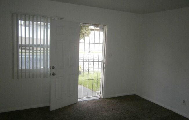 1 Bed-1 Bath Single Story Duplex in El Cajon