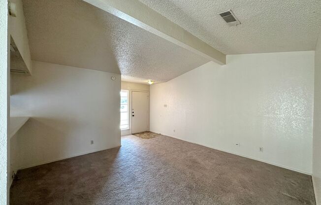 2 beds, 1 bath, 1,030 sqft, $850, Unit B