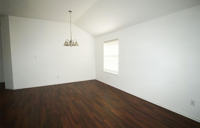 2572 TAOS DR