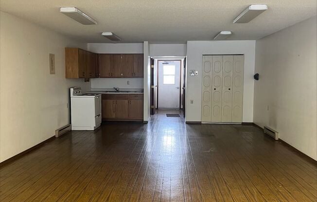 Studio, 1 bath, 460 sqft, $600, Unit 9