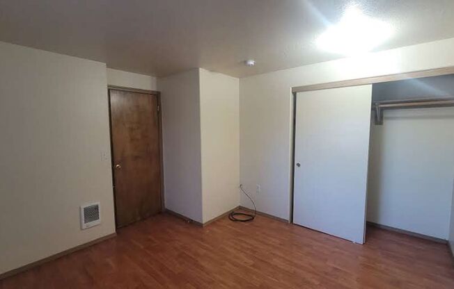 2 beds, 1 bath, 850 sqft, $1,295, Unit A