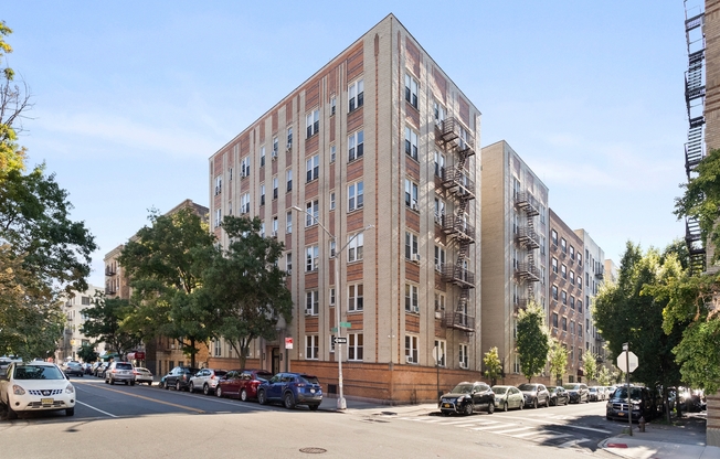 680 W 204 ST