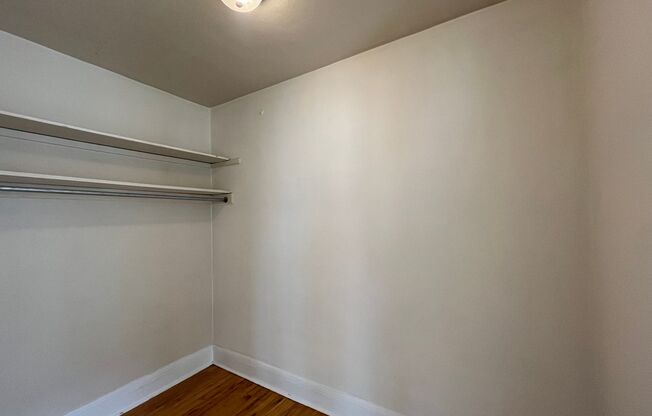 Studio, 1 bath, 450 sqft, $955, Unit 9