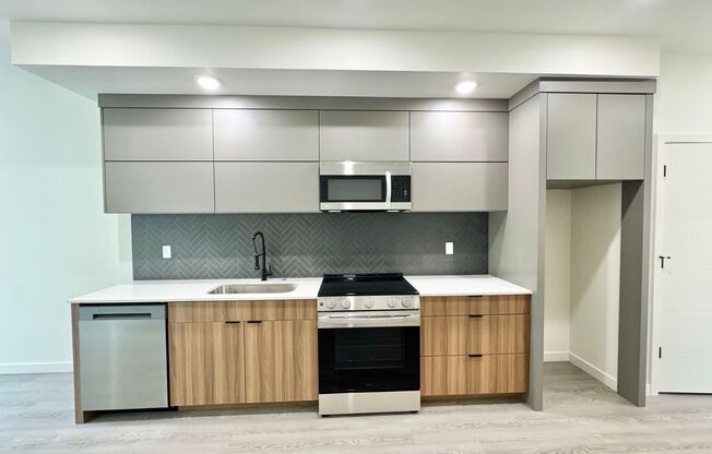 *1 MONTH FREE RENT* A 2bd/2bath Modern Townhome in Portland’s Vibrant Hollywood District