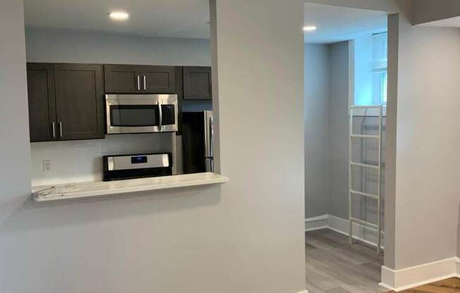 615 E VERNON RD