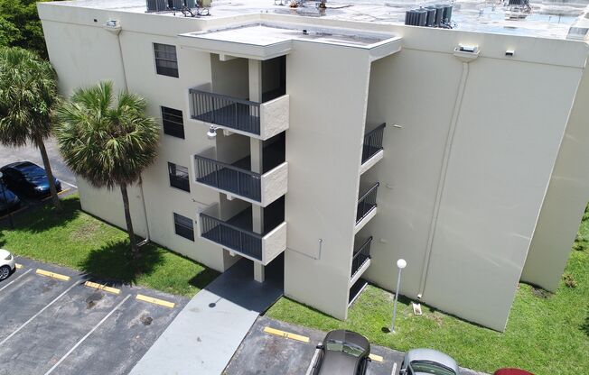 AVAILABLE NOW: For Rent - 2/2 Apartment for $2,100 in Kendall