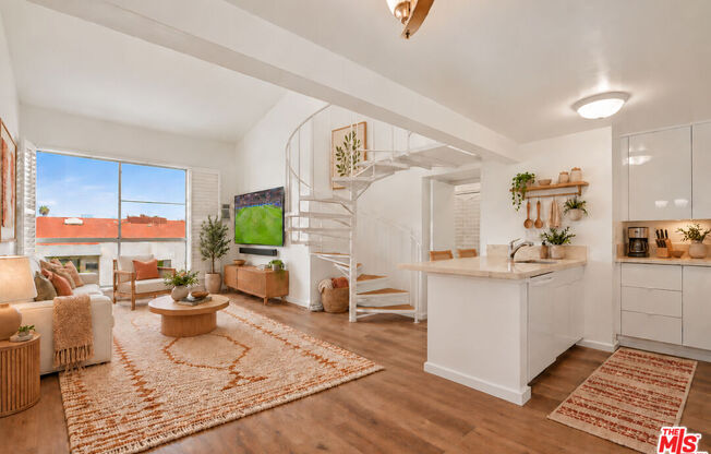 2 beds, 1.5 baths, 798 sqft, $3,899, Unit 607