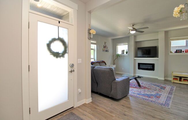 Gorgeous 4 Bed/2.5 Bath House in Recently Developed Hillsboro Community