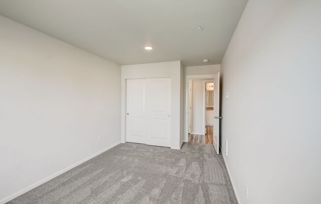 2 beds, 1.5 baths, 910 sqft, $1,780, Unit 7-303