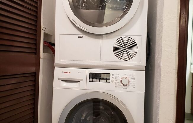 1 bed, 2 baths, $4,300