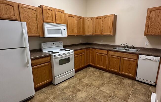 1 bed, 1 bath, $595, Unit B