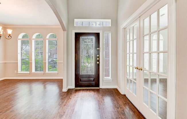 Beautiful 4 bedroom 2.5 bathroom with massive backyard
