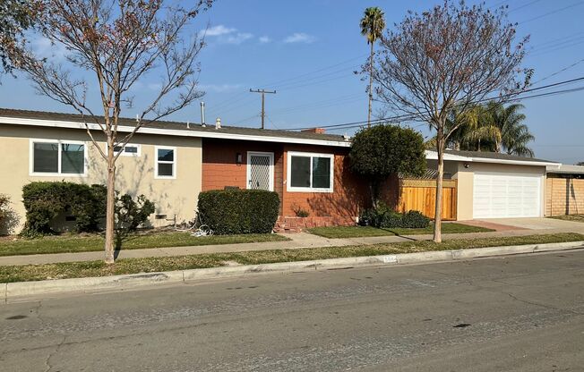 For Lease 4 Bedroom 2 Bath with Bonus Room  564 S. Elder St. Anaheim