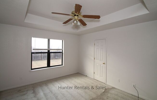 3 beds, 2 baths, $1,100, Unit Unit B