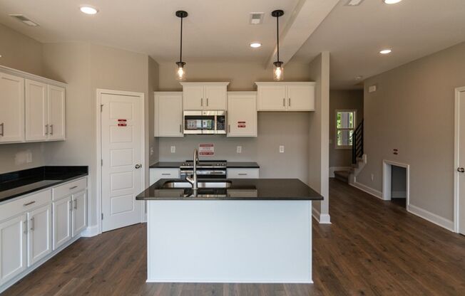 Contemporary 3-Bedroom Beauty with Walk-In Closet and Tile Shower Retreat