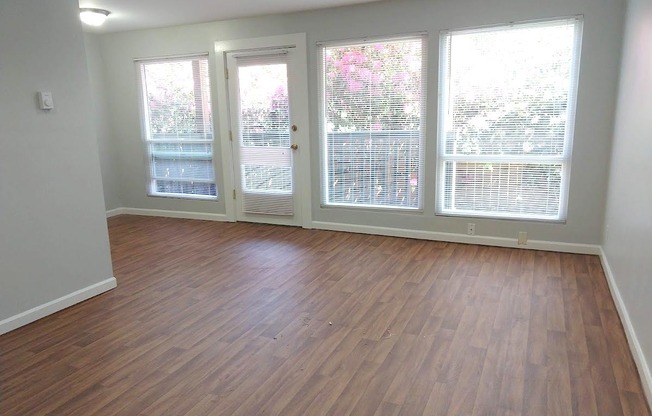 1 bed, 1 bath, 710 sqft, $1,795, Unit 09