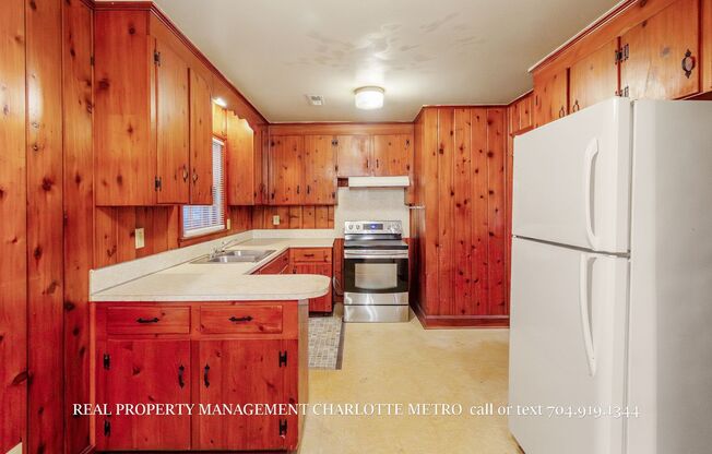 Charming 2 Bedroom Home in Charlotte!