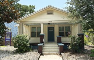 Carver's Corner - 4 Bedroom, 2 Bathroom Home (Internet Included!)