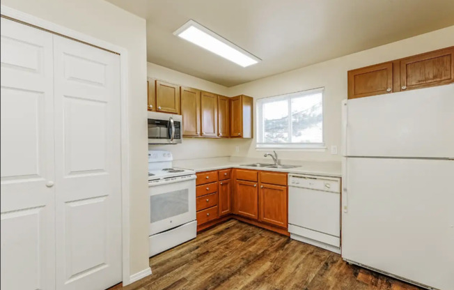 567-579 Winnie Way