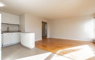 1 bed, 1 bath, 447 sqft, $1,595, Unit 14