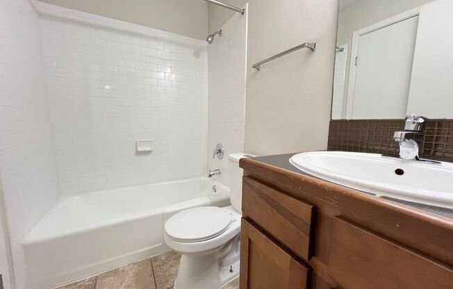 2 beds, 1 bath, 856 sqft, $1,660, Unit WIL-110