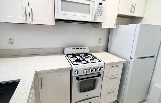 Studio, 1 bath, 400 sqft, $1,695, Unit #21