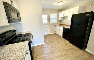 Completely Renovated 2 Bedroom, 1 Bathroom Apartment!! *MOVE-IN SPECIAL*