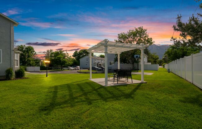 Ideal Cottonwood Location!