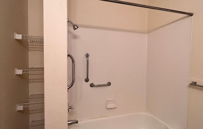Studio, 1 bath, 462 sqft, $1,375, Unit 425