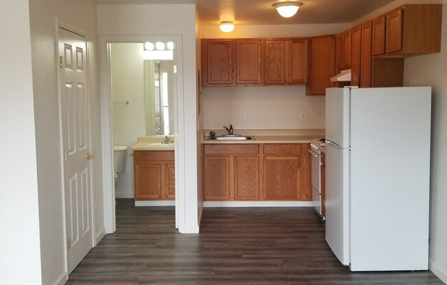 Studio, 1 bath, 375 sqft, $925, Unit 64