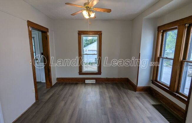 3 beds, 1 bath, $1,095