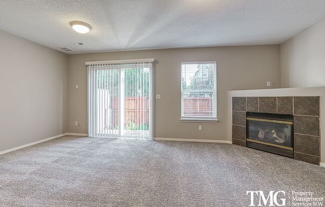Charming 3 bed, 2.5 bath townhome!