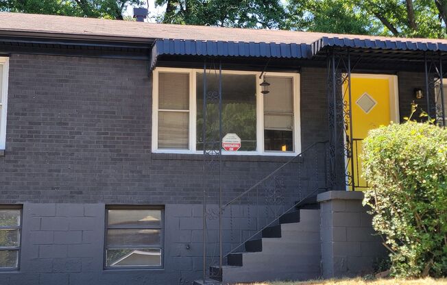 3 Bedroom Brick Ranch on Basement/5 Min Drive to Downtown Atlanta