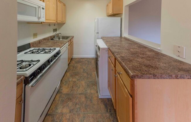 2 beds, 1 bath, 800 sqft, $1,425, Unit 2713-2C