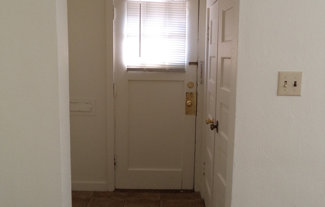 3 beds, 2 baths, $945