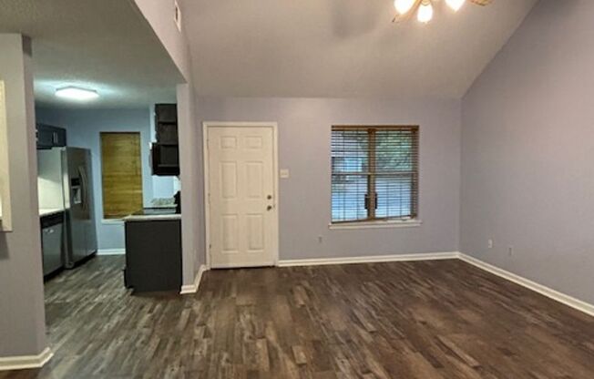 Available Now!  MOVE IN SPECIAL $250 OFF FIRST MONTH'S RENT !!