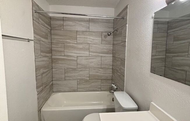 2 beds, 1 bath, 853 sqft, $1,425, Unit 612