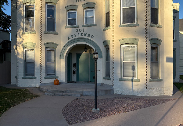 301 W ABRIENDO