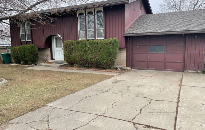 5 Bedroom/2 Bathroom House in Layton