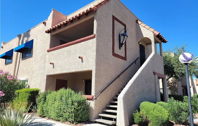 Inviting 2-Bedroom Condo with Pool, Spa & Fireplace