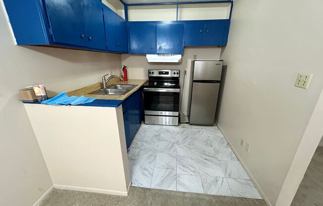 Cozy 1 Bedroom, 1 Bath Condo with Easy Freeway Access