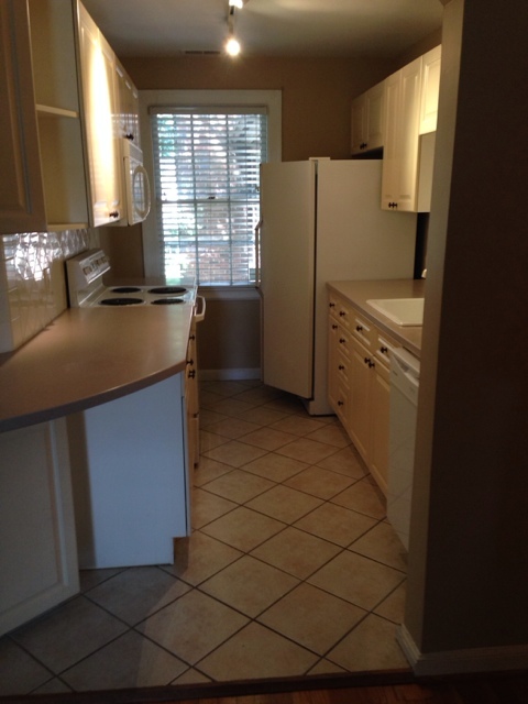 2 beds, 1 bath, $1,600